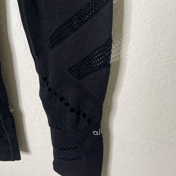 Alo High Waist Cropped Cut-out Leggings Black Size Small - Picture 2 of 5